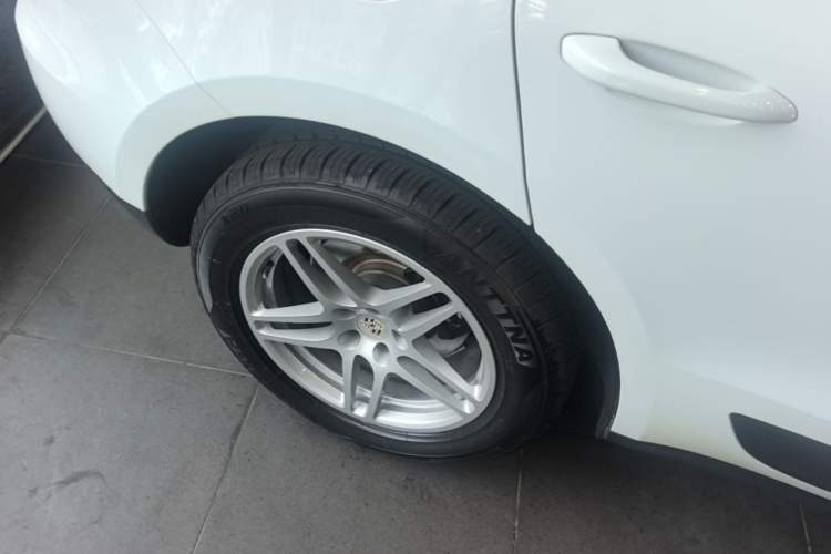 Used Porsche Macan 2018 Macan 2.0T Right Rear Wheel Hub