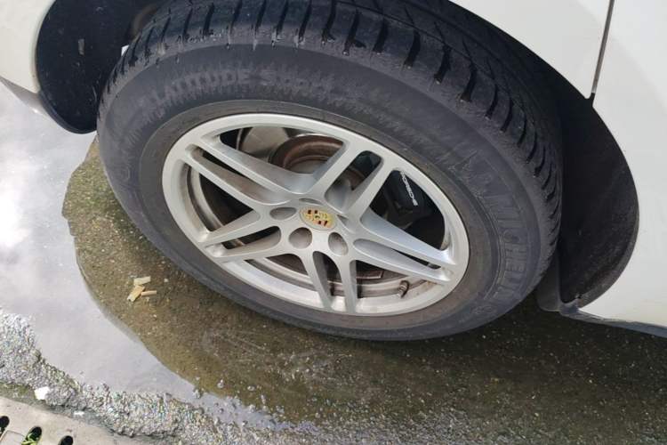 Used Porsche Macan 2018 Macan 2.0T Right Rear Wheel Hub