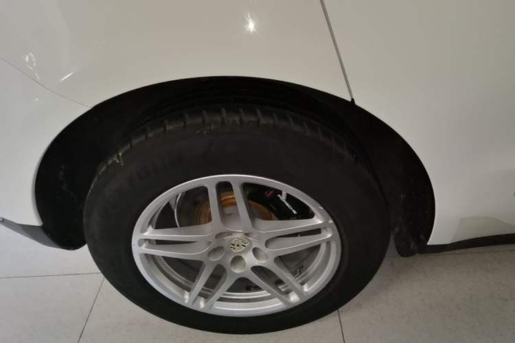 Used Porsche Macan 2018 Macan 2.0T Right Rear Wheel Hub