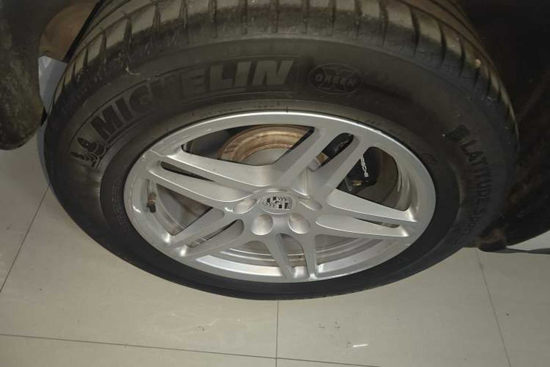 Used Porsche Macan 2018 Macan 2.0T Right Rear Wheel Hub