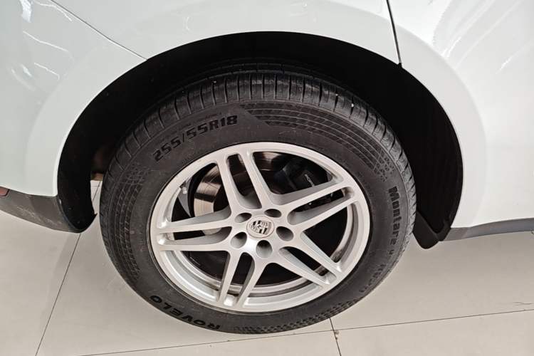 Used Porsche Macan 2018 Macan 2.0T Right Rear Wheel Hub