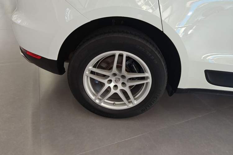 Used Porsche Macan 2018 Macan 2.0T Right Rear Wheel Hub