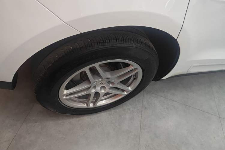 Used Porsche Macan 2018 Macan 2.0T Right Rear Wheel Hub