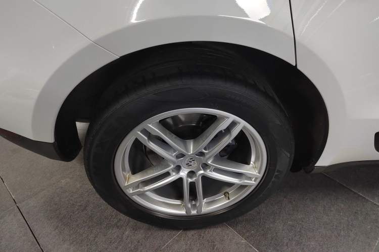 Used Porsche Macan 2018 Macan 2.0T Right Rear Wheel Hub
