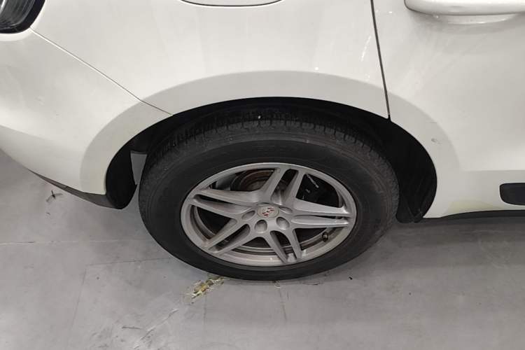 Used Porsche Macan 2018 Macan 2.0T Right Rear Wheel Hub