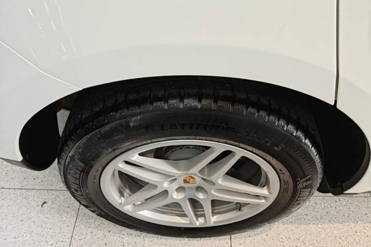 Used Porsche Macan 2018 Macan 2.0T Right Rear Wheel Hub