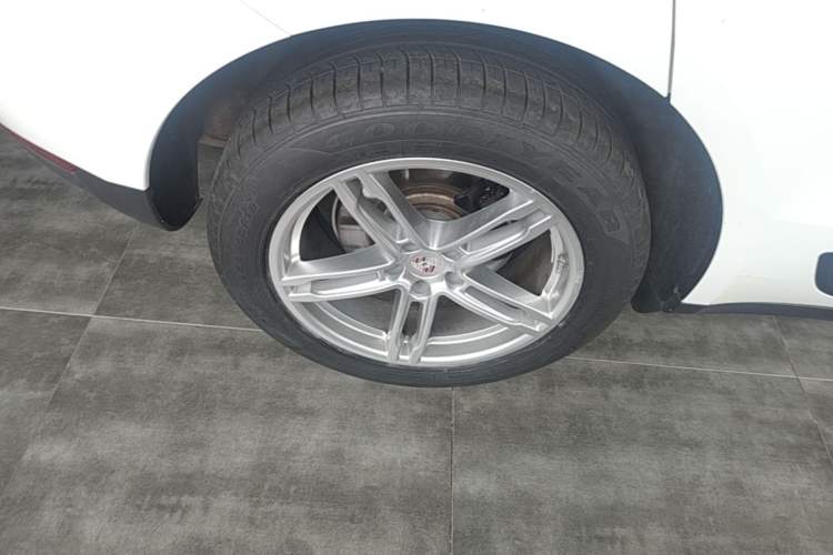 Used Porsche Macan 2018 Macan 2.0T Right Rear Wheel Hub