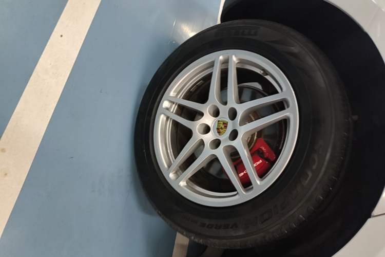 Used Porsche Macan 2018 Macan 2.0T Right Rear Wheel Hub