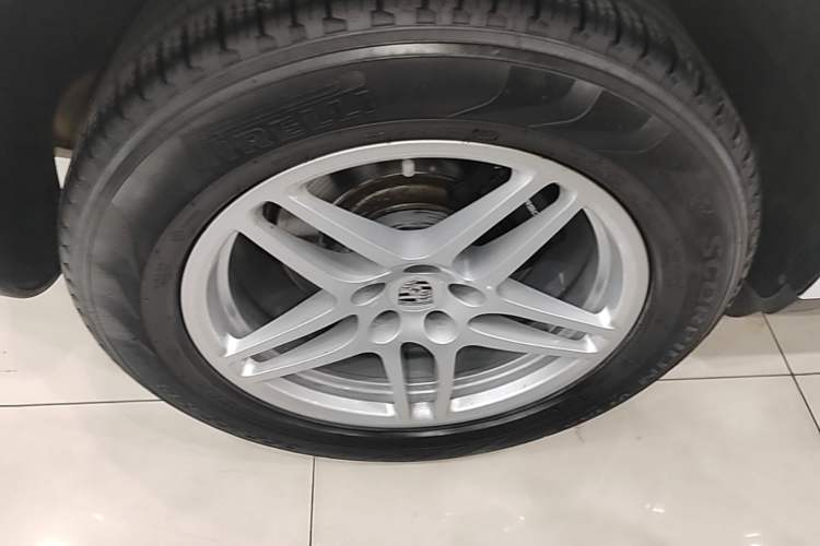 Used Porsche Macan 2018 Macan 2.0T Right Rear Wheel Hub