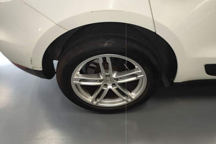 Used Porsche Macan 2018 Macan 2.0T Right Rear Wheel Hub