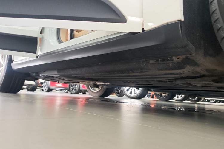 Used Porsche Macan 2018 Macan 2.0T Right Side Sill