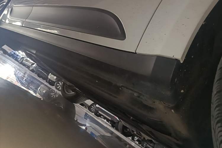 Used Porsche Macan 2018 Macan 2.0T Right Side Sill