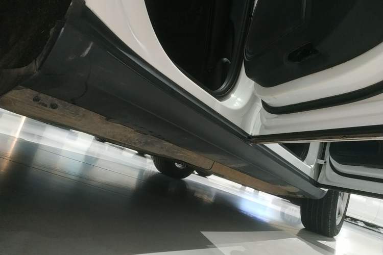 Used Porsche Macan 2018 Macan 2.0T Right Side Sill