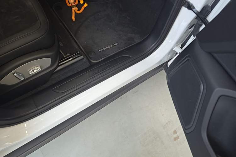 Used Porsche Macan 2018 Macan 2.0T Right Side Sill