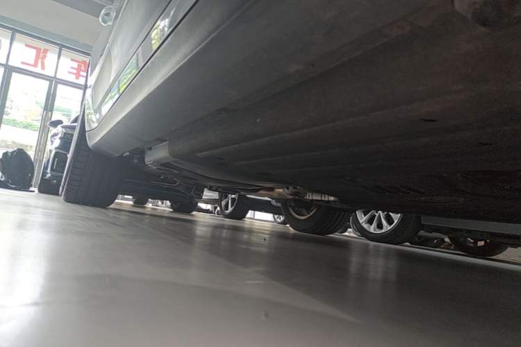 Used Porsche Macan 2018 Macan 2.0T Right Side Sill