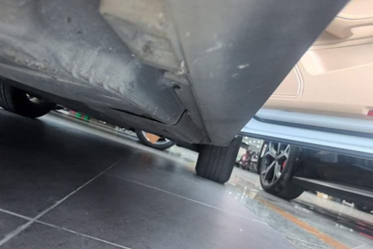 Used Porsche Macan 2018 Macan 2.0T Right Side Sill