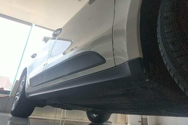 Used Porsche Macan 2018 Macan 2.0T Right Side Sill