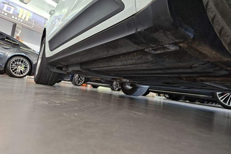 Used Porsche Macan 2018 Macan 2.0T Right Side Sill