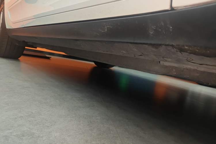 Used Porsche Macan 2018 Macan 2.0T Right Side Sill