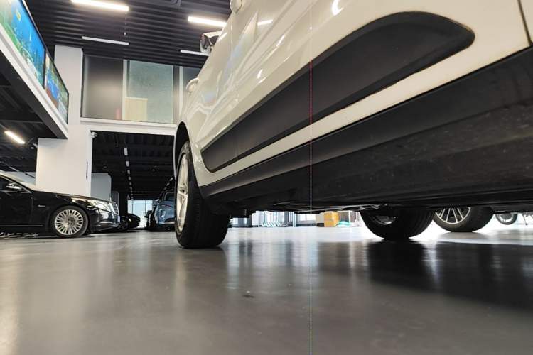 Used Porsche Macan 2018 Macan 2.0T Right Side Sill