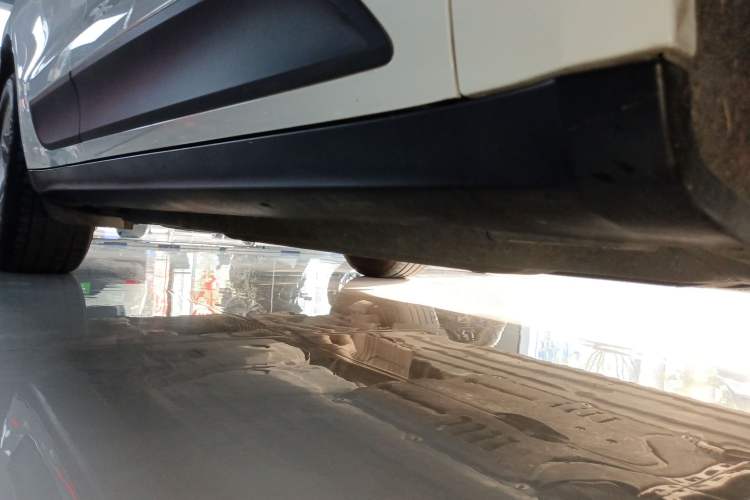 Used Porsche Macan 2018 Macan 2.0T Right Side Sill