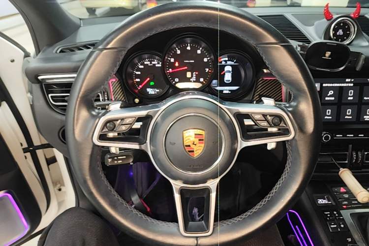 Used Porsche Macan 2018 Macan 2.0T Steering Wheel