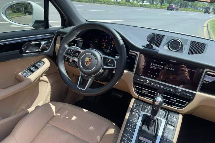 Used Porsche Macan 2018 Macan 2.0T Steering Wheel