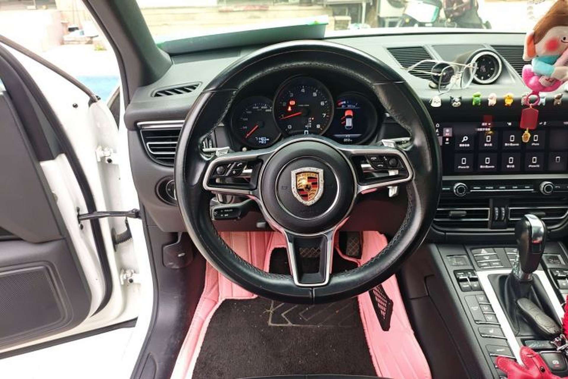 Used Porsche Macan 2018 Macan 2.0T Steering Wheel