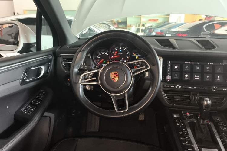 Used Porsche Macan 2018 Macan 2.0T Steering Wheel