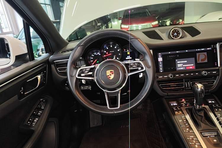 Used Porsche Macan 2018 Macan 2.0T Steering Wheel