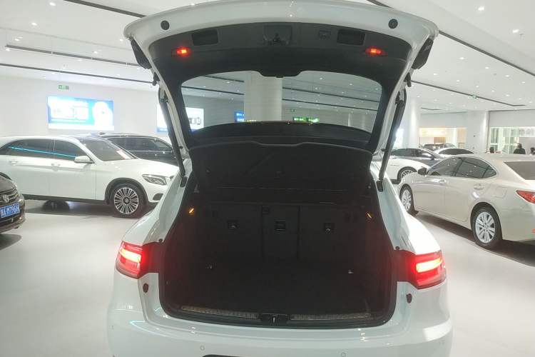 Used Porsche Macan 2018 Macan 2.0T Trunk