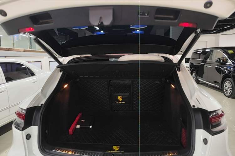 Used Porsche Macan 2018 Macan 2.0T Trunk