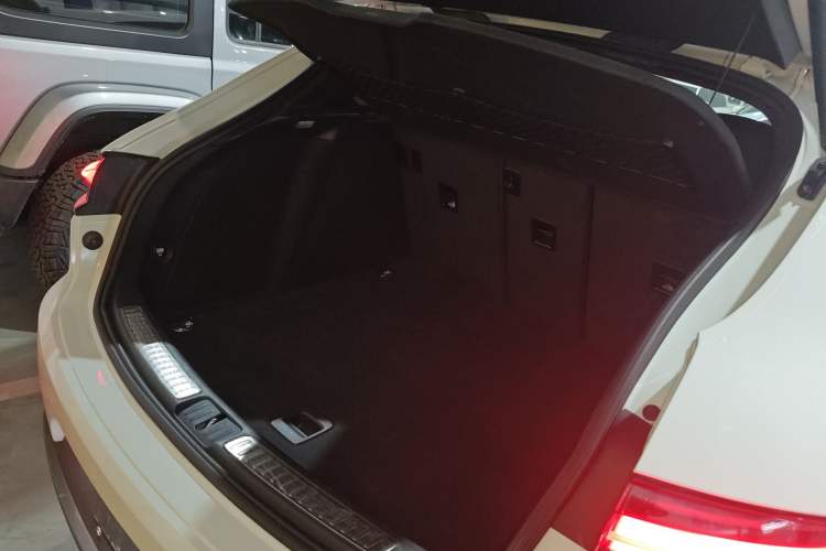 Used Porsche Macan 2018 Macan 2.0T Trunk