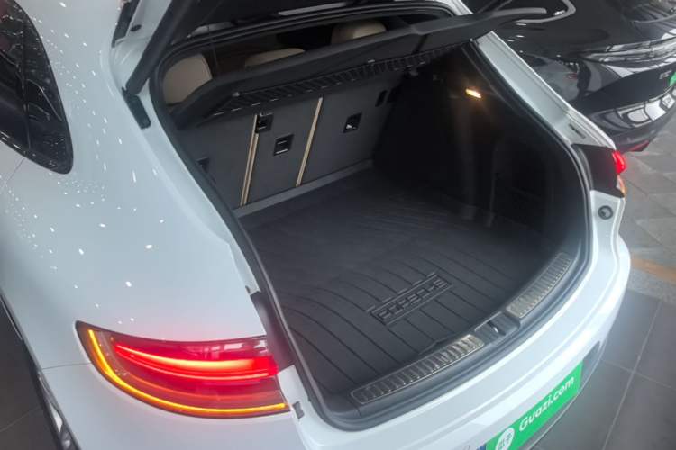 Used Porsche Macan 2018 Macan 2.0T Trunk