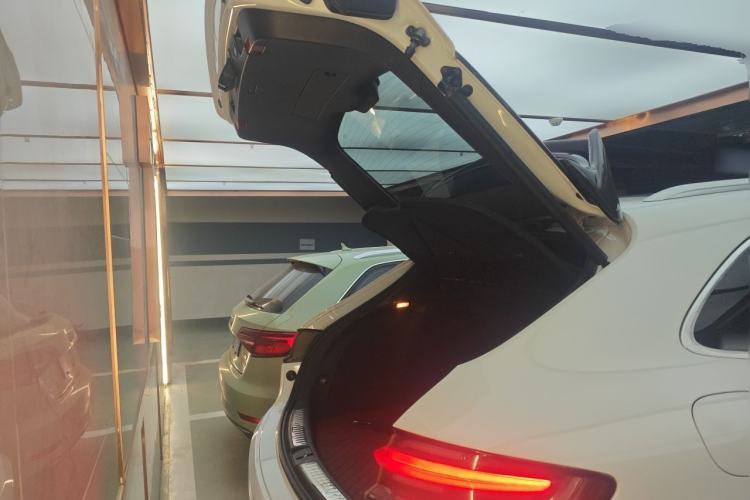 Used Porsche Macan 2018 Macan 2.0T Trunk
