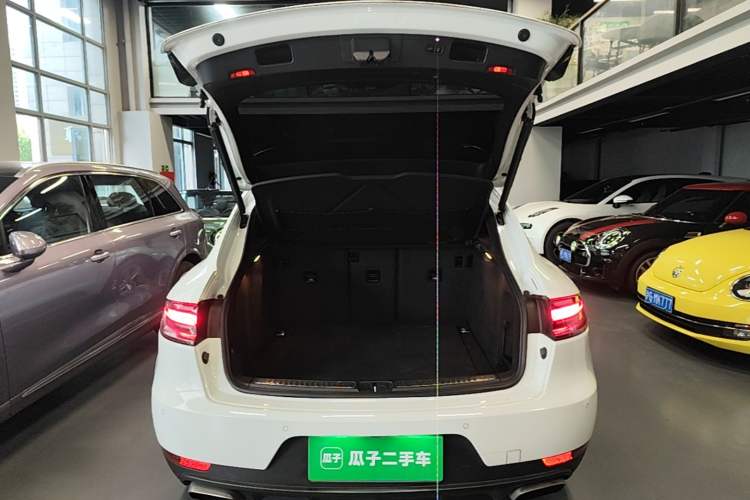 Used Porsche Macan 2018 Macan 2.0T Trunk