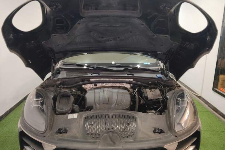Used Porsche Macan 2018 Macan 2.0T Engine Bay