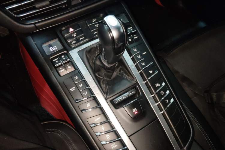 Used Porsche Macan 2018 Macan 2.0T Gear Lever