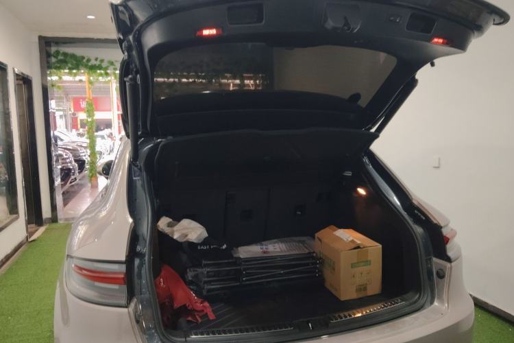 Used Porsche Macan 2018 Macan 2.0T Trunk