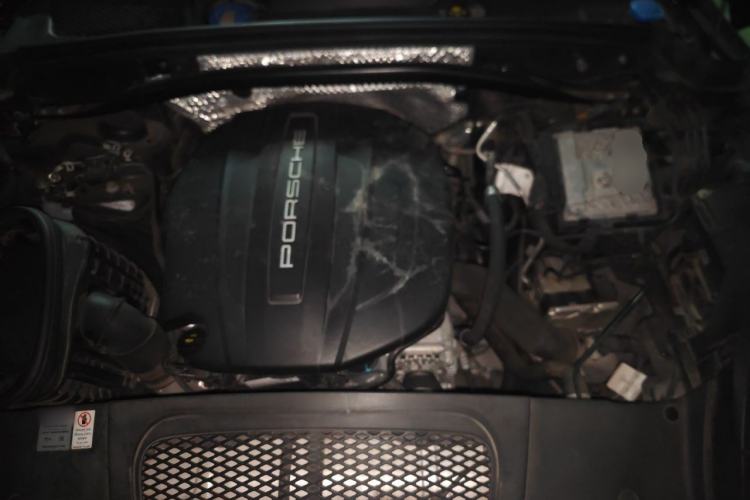Used Porsche Macan 2020 Macan 2.0T Engine Bay