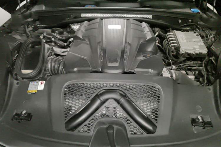 Used Porsche Macan 2020 Macan S 3.0T Engine Bay
