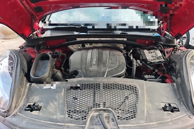 Used Porsche Macan 2020 Macan 2.0T Engine Bay