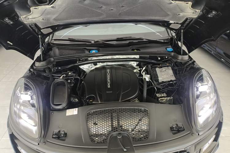 Used Porsche Macan 2020 Macan 2.0T Engine Bay