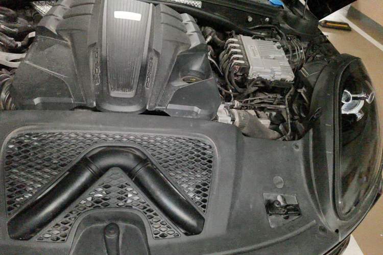 Used Porsche Macan 2020 Macan S 3.0T Engine Bay Left
