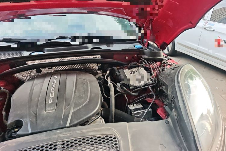 Used Porsche Macan 2020 Macan 2.0T Engine Bay Left