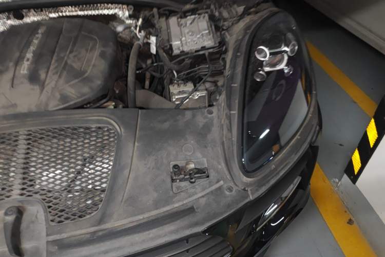 Used Porsche Macan 2020 Macan 2.0T Engine Bay Left