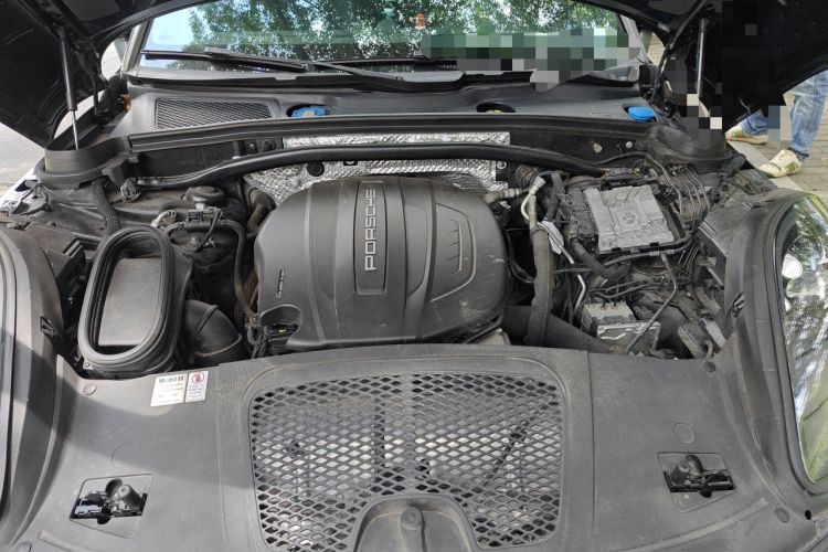 Used Porsche Macan 2020 Macan 2.0T Engine Bay