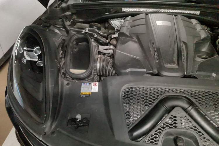Used Porsche Macan 2020 Macan S 3.0T Engine Bay Right