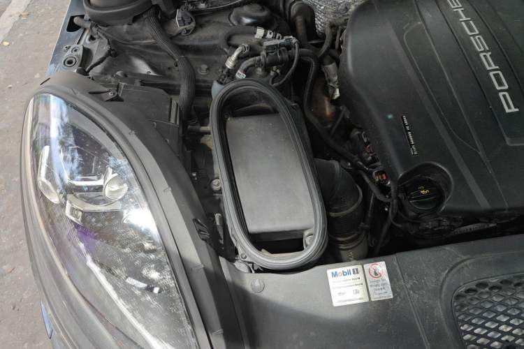 Used Porsche Macan 2020 Macan 2.0T Engine Bay Right