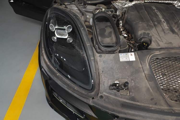 Used Porsche Macan 2020 Macan 2.0T Engine Bay Right